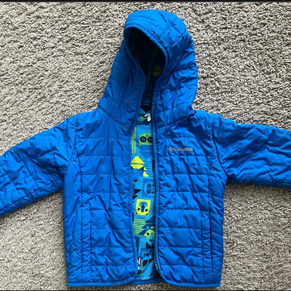 Boys Columbia reversible coat.  Fleece on the inside. Great condition.